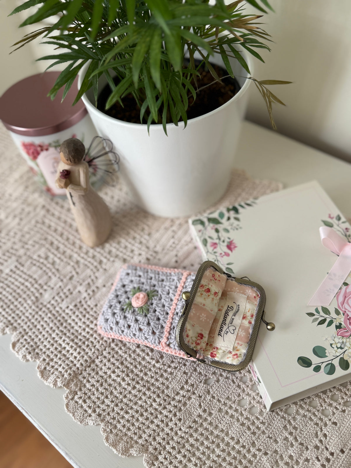 Handmade Crochet Floral Granny Square Glasses Case – Vintage Rose Design