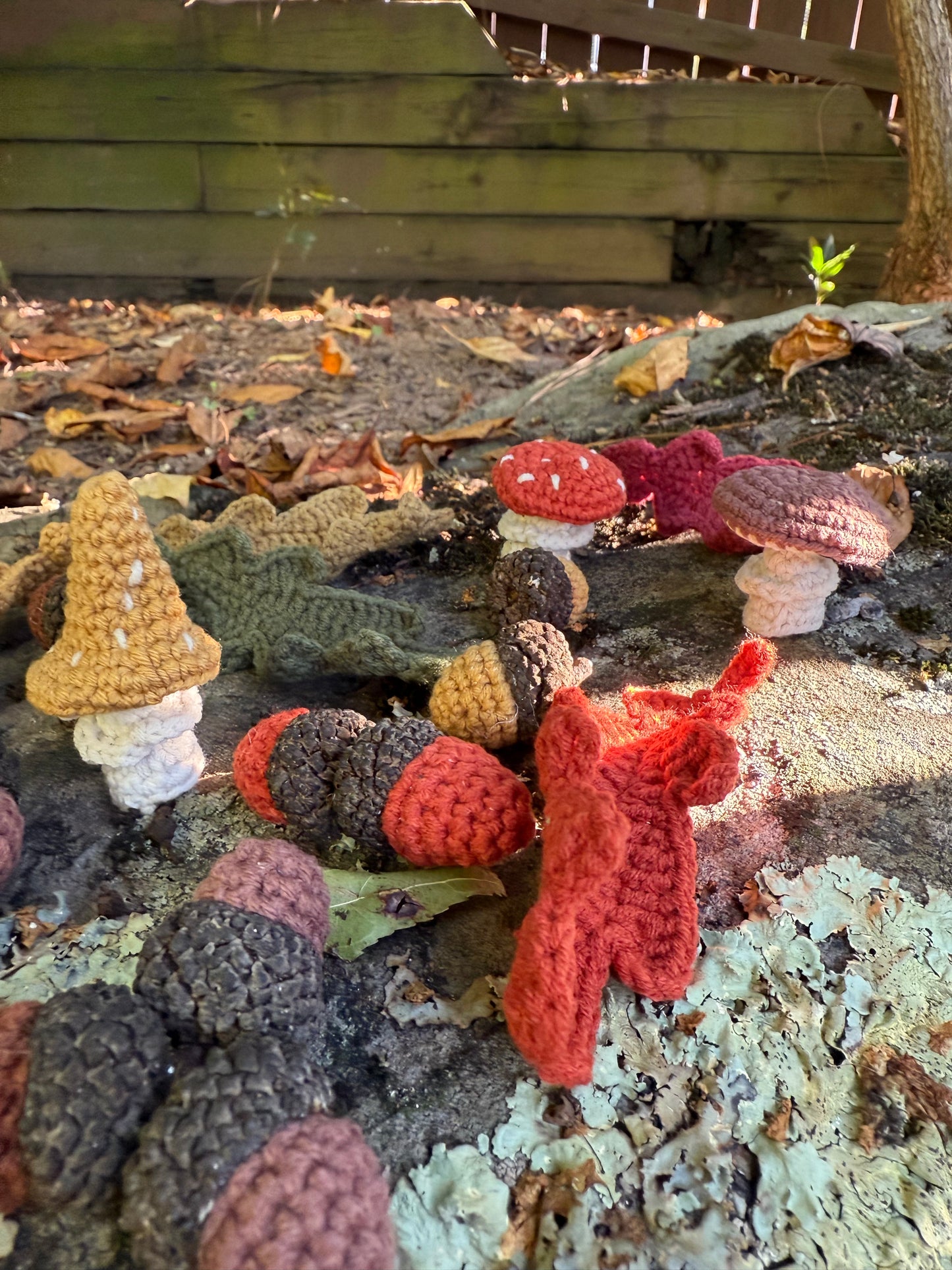 Crochet Fall Nature Set – Mushrooms, Acorns & Leaves, Handmade Fall Forest Set – Crochet Acorns, Mushrooms & Leaves, Mini Fall Forest Crochet Set – Nature-Inspired Table Decor