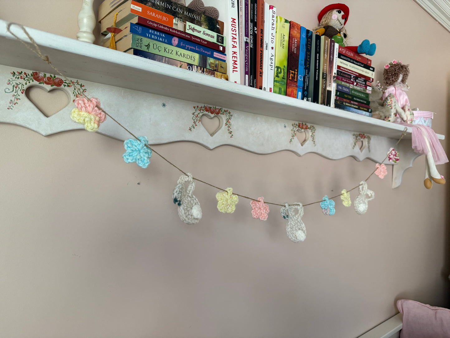 Handmade Spring Bunny & Flower Garland, Crochet Bunny & Blossoms Garland – Spring Decor, Pastel Easter Bunny Garland – Handmade Crochet