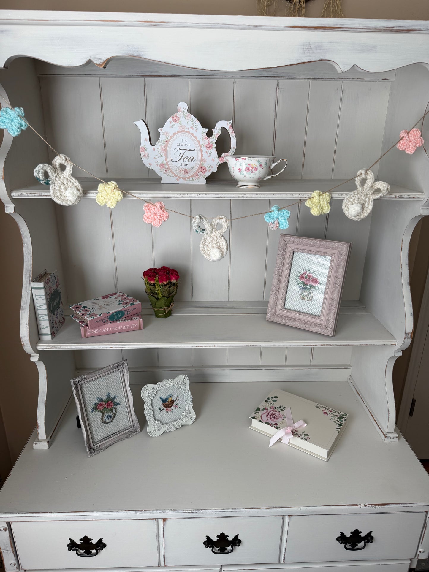 Handmade Spring Bunny & Flower Garland, Crochet Bunny & Blossoms Garland – Spring Decor, Pastel Easter Bunny Garland – Handmade Crochet