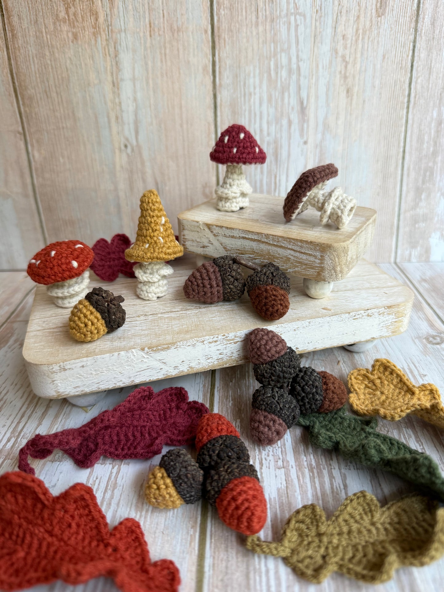 Crochet Fall Nature Set – Mushrooms, Acorns & Leaves, Handmade Fall Forest Set – Crochet Acorns, Mushrooms & Leaves, Mini Fall Forest Crochet Set – Nature-Inspired Table Decor