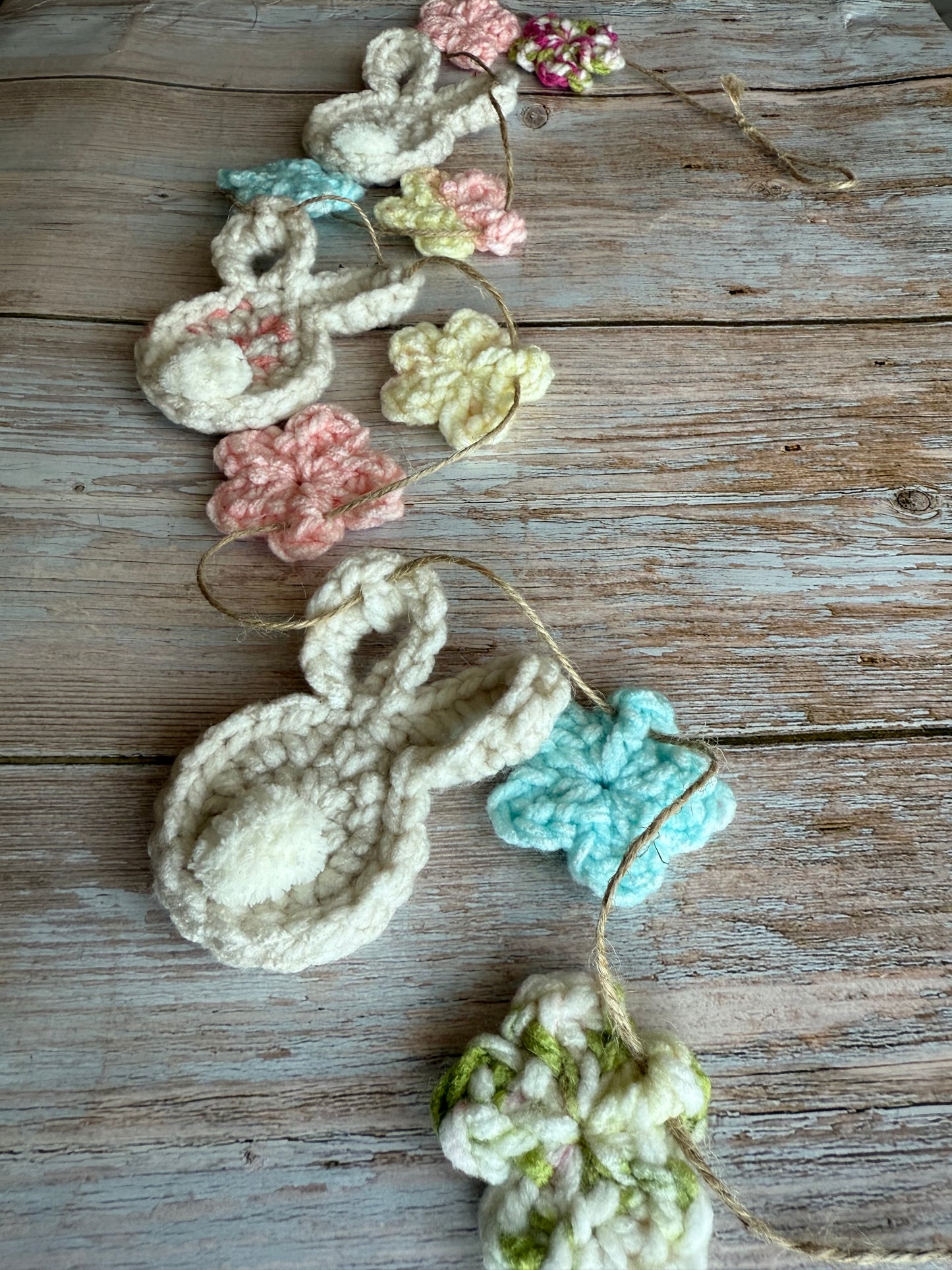 Handmade Spring Bunny & Flower Garland, Crochet Bunny & Blossoms Garland – Spring Decor, Pastel Easter Bunny Garland – Handmade Crochet
