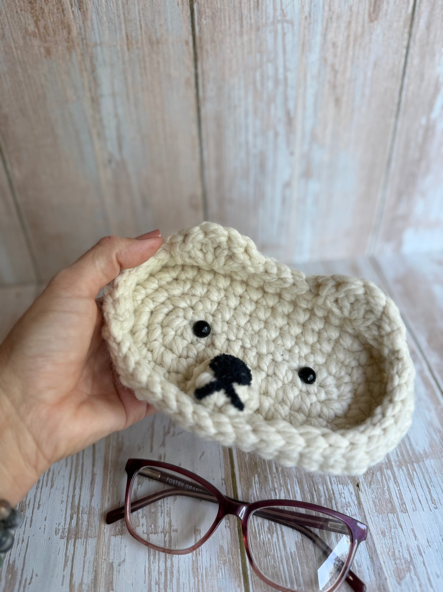 Bear Buddy Glasses Holder, Crochet Bear Eyewear Caddy, Snuggly Bear Specs Tray, Handmade Bear Glasses Rest, Chunky Yarn Bear Glasses Holder
