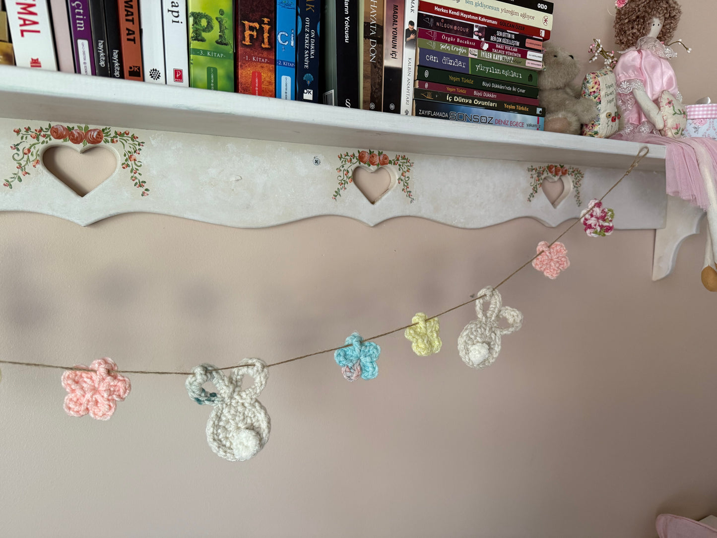 Handmade Spring Bunny & Flower Garland, Crochet Bunny & Blossoms Garland – Spring Decor, Pastel Easter Bunny Garland – Handmade Crochet