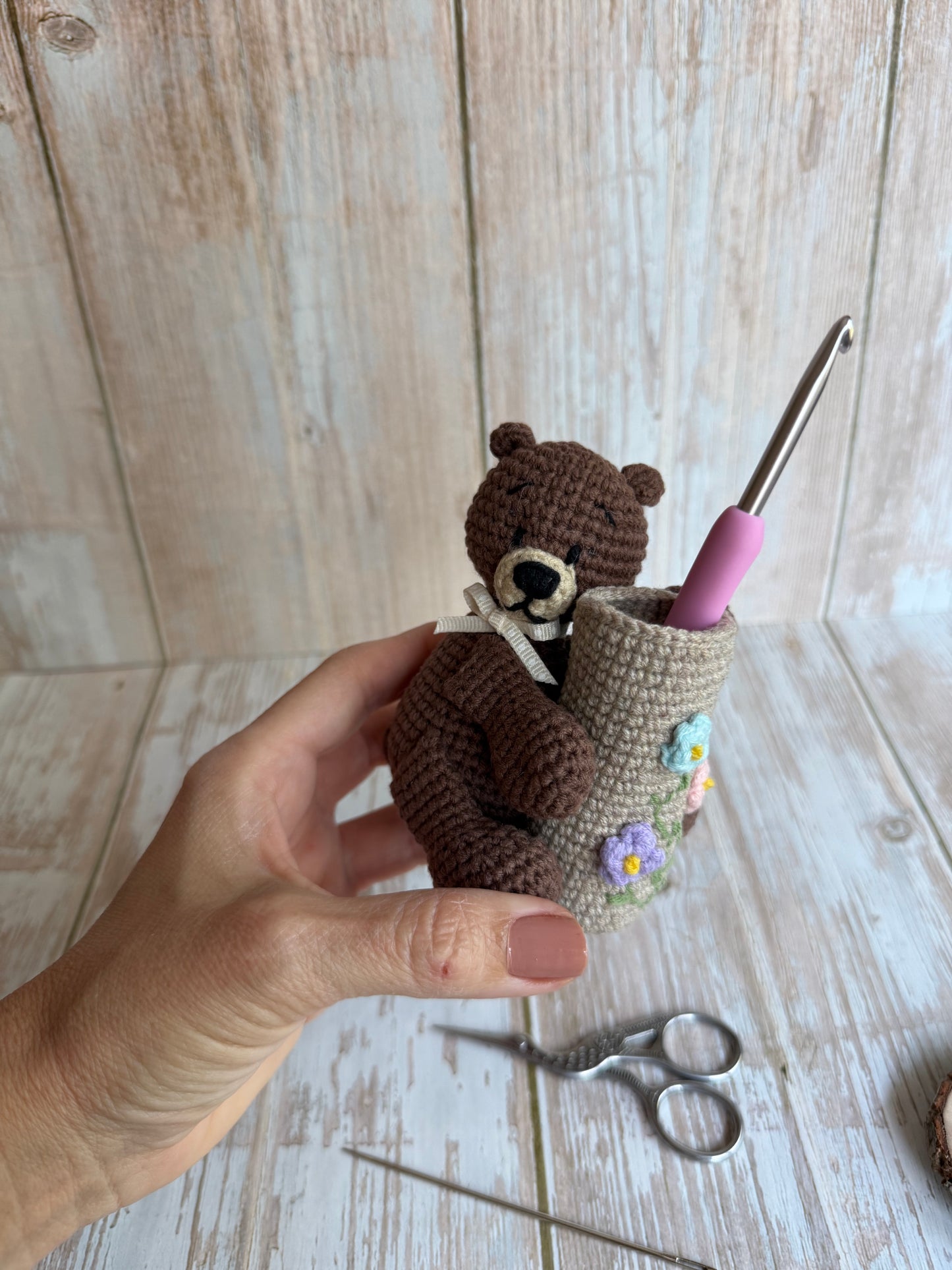 Crochet Bear Caddy Gift for Crochet Lovers, Handmade Bear Hook Holder, Teddy Organizer for Yarn Lovers Great Mother’s Day Gift, Crochet Tool Holder, Unique Gift For Mom