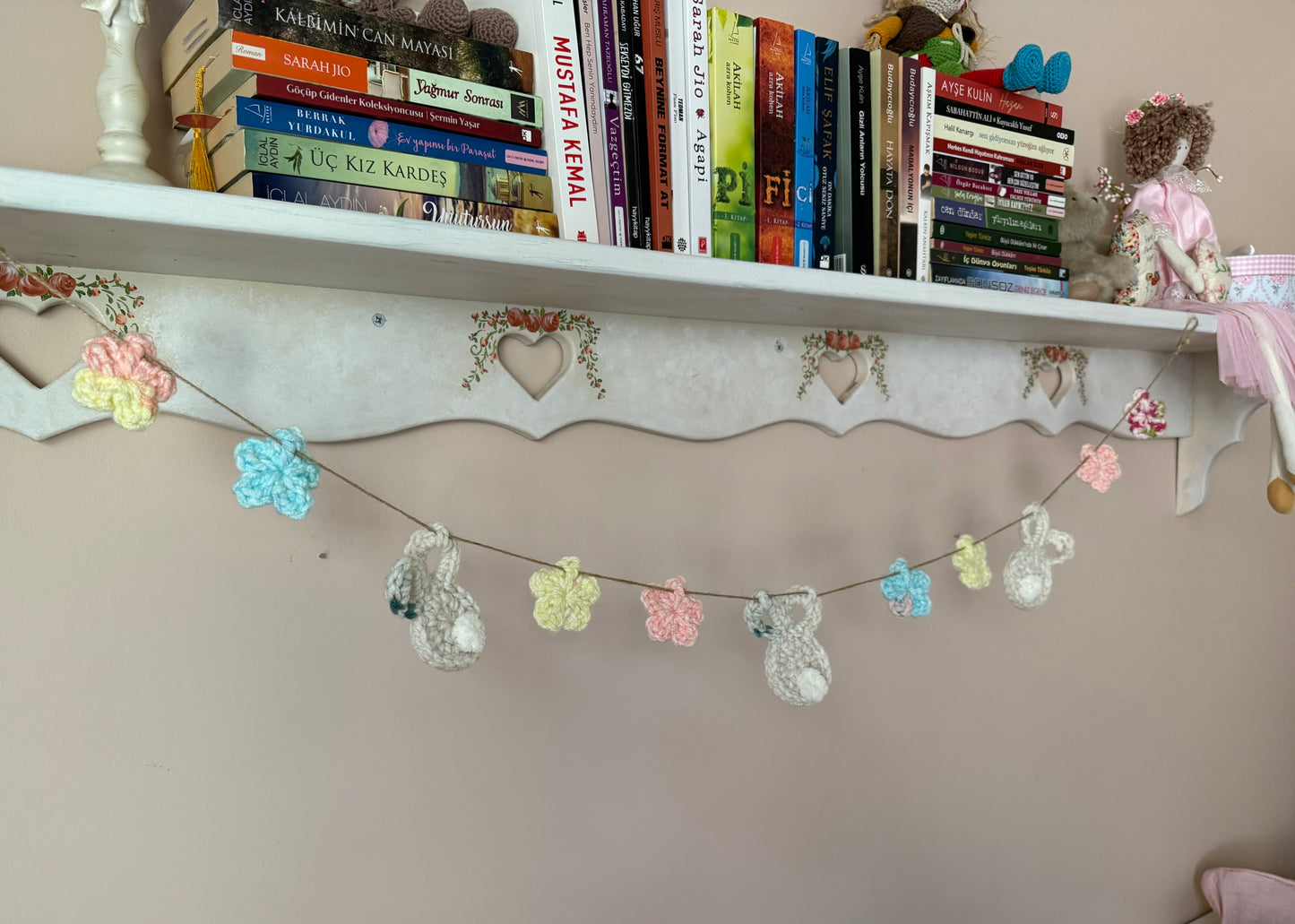 Handmade Spring Bunny & Flower Garland, Crochet Bunny & Blossoms Garland – Spring Decor, Pastel Easter Bunny Garland – Handmade Crochet