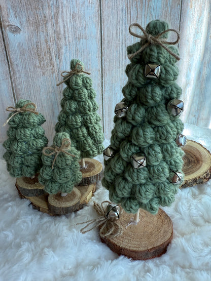 Crocheted Chunky Yarn Christmas Tree with Bells, Rustic Knit Holiday Tree on Wooden Base, Handmade Cozy Gray Christmas Tree Decoration, Chunky Crochet Tree with Jingle Bells – Farmhouse Holiday Decor, Scandinavian Style Wool Christmas Tree Ornament