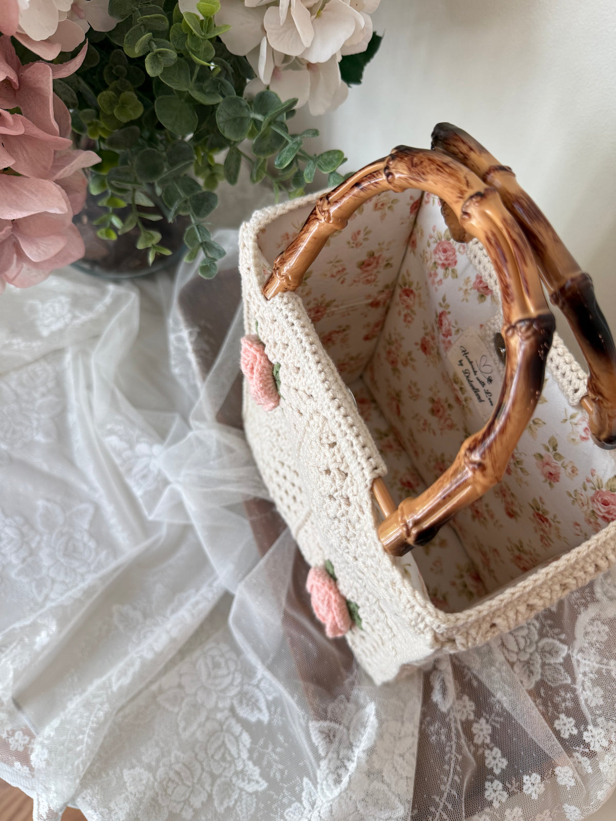 Handmade Crochet Rose Bag with Bamboo Handles – Vintage Floral Purse, Rose Garden Handmade Crochet Handbag, Ivory Bloom Crochet Bag with Bamboo Handles