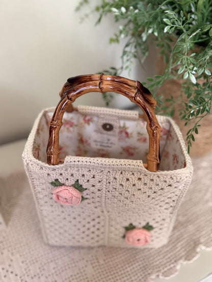 Handmade Crochet Rose Bag with Bamboo Handles – Vintage Floral Purse, Rose Garden Handmade Crochet Handbag, Ivory Bloom Crochet Bag with Bamboo Handles