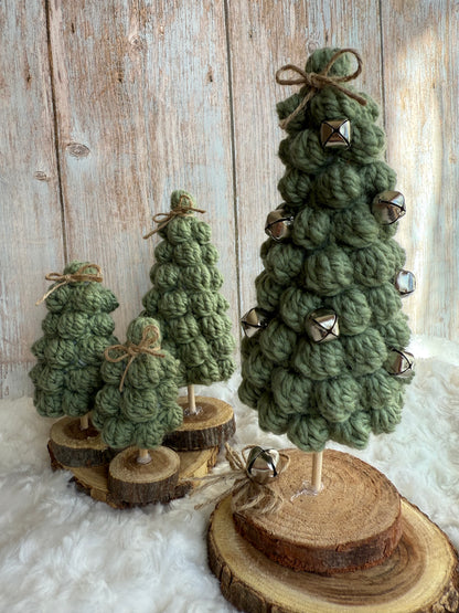 Crocheted Chunky Yarn Christmas Tree with Bells, Rustic Knit Holiday Tree on Wooden Base, Handmade Cozy Gray Christmas Tree Decoration, Chunky Crochet Tree with Jingle Bells – Farmhouse Holiday Decor, Scandinavian Style Wool Christmas Tree Ornament