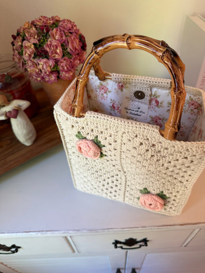Handmade Crochet Rose Bag with Bamboo Handles – Vintage Floral Purse, Rose Garden Handmade Crochet Handbag, Ivory Bloom Crochet Bag with Bamboo Handles