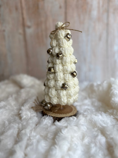 Crocheted Chunky Yarn Christmas Tree with Bells, Rustic Knit Holiday Tree on Wooden Base, Handmade Cozy Gray Christmas Tree Decoration, Chunky Crochet Tree with Jingle Bells – Farmhouse Holiday Decor, Scandinavian Style Wool Christmas Tree Ornament