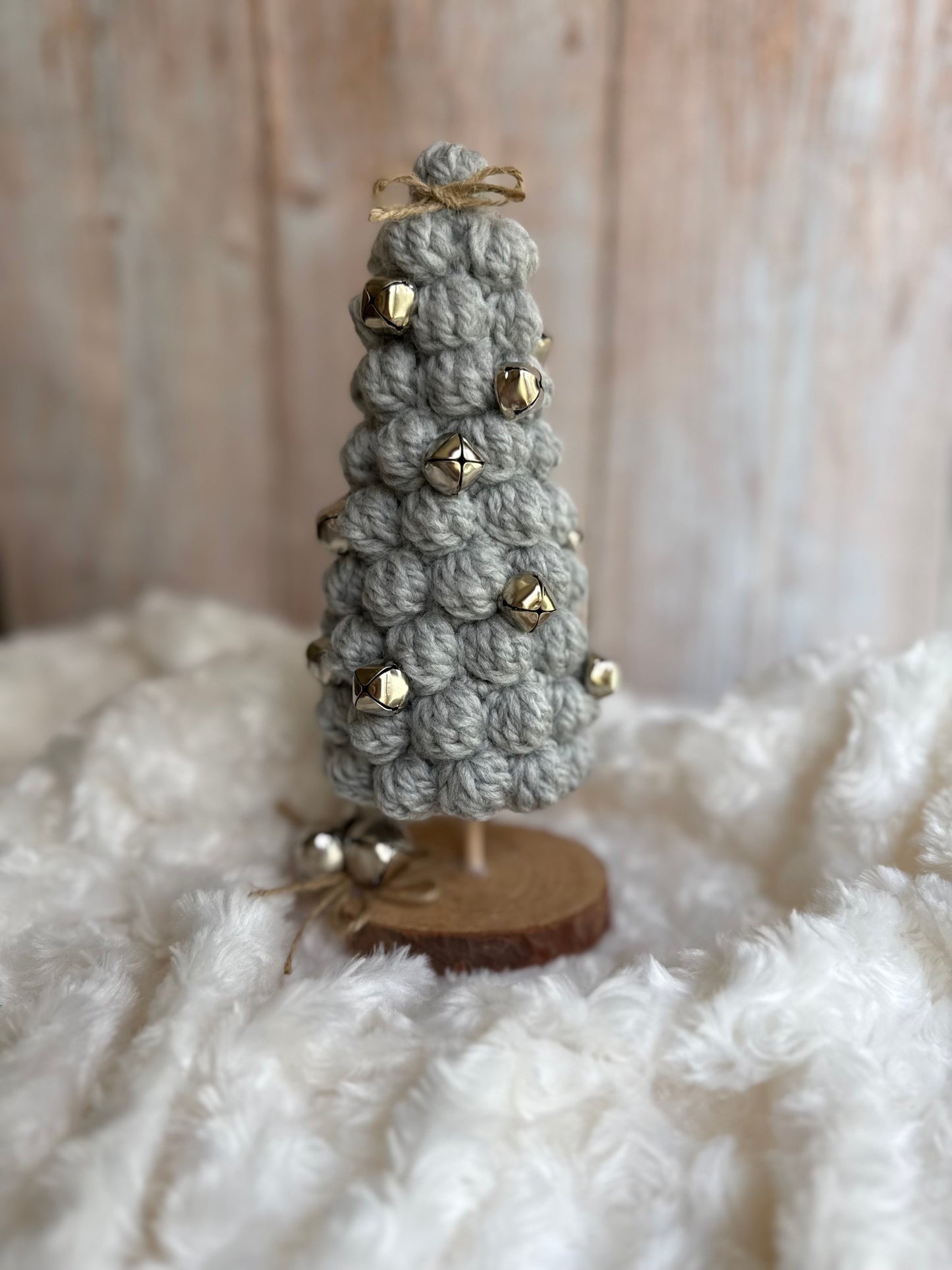 Crocheted Chunky Yarn Christmas Tree with Bells, Rustic Knit Holiday Tree on Wooden Base, Handmade Cozy Gray Christmas Tree Decoration, Chunky Crochet Tree with Jingle Bells – Farmhouse Holiday Decor, Scandinavian Style Wool Christmas Tree Ornament