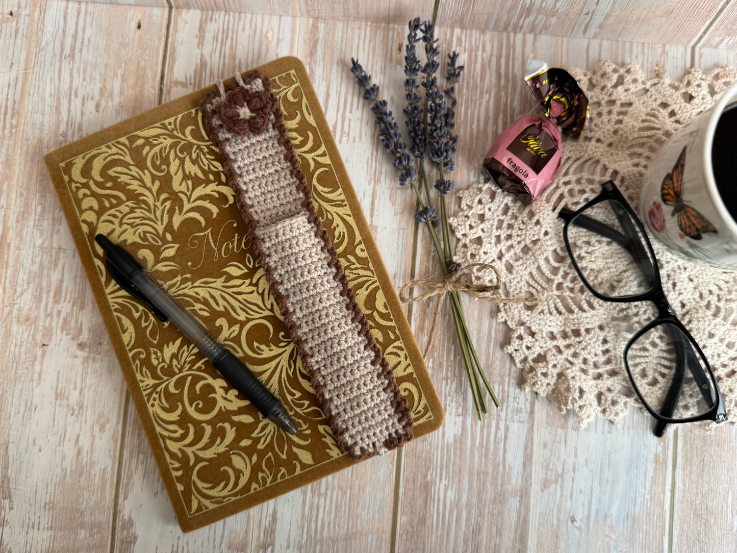 Mother’s Day Notebook, Pen & Crochet Pen Holder Gift, Handmade Writing Gift Set for Her, Thoughtful Gift Set for Teachers – Notebook, Crochet Pen Sleeve & Pen, Tea Time Writing Set – Cozy Notebook Gift, Relax & Write Gift Set with Handmade Touch