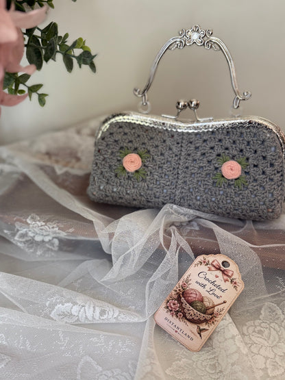 Vintage Crochet Rose Kiss-Lock Clutch Bag – Gray Floral Handmade Purse with Silver Frame