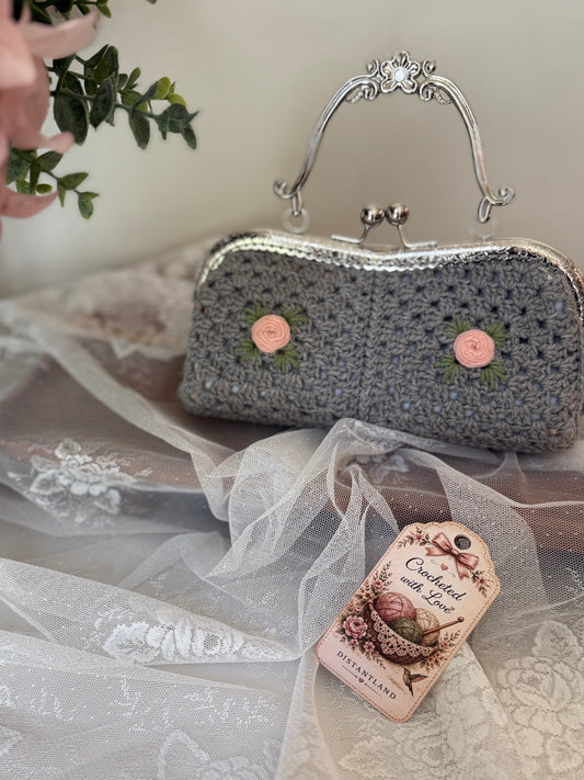 Vintage Crochet Rose Kiss-Lock Clutch Bag – Gray Floral Handmade Purse with Silver Frame