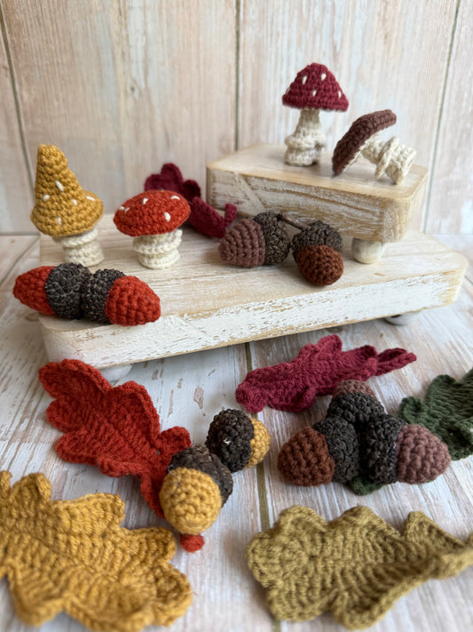 Crochet Fall Nature Set – Mushrooms, Acorns & Leaves, Handmade Fall Forest Set – Crochet Acorns, Mushrooms & Leaves, Mini Fall Forest Crochet Set – Nature-Inspired Table Decor