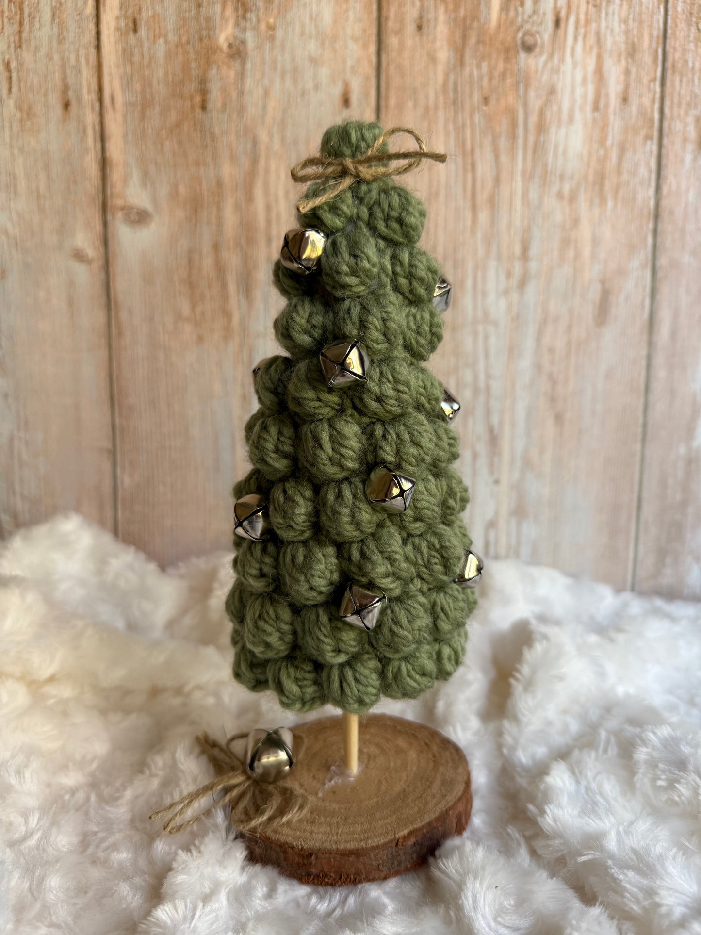 Crocheted Chunky Yarn Christmas Tree with Bells, Rustic Knit Holiday Tree on Wooden Base, Handmade Cozy Gray Christmas Tree Decoration, Chunky Crochet Tree with Jingle Bells – Farmhouse Holiday Decor, Scandinavian Style Wool Christmas Tree Ornament