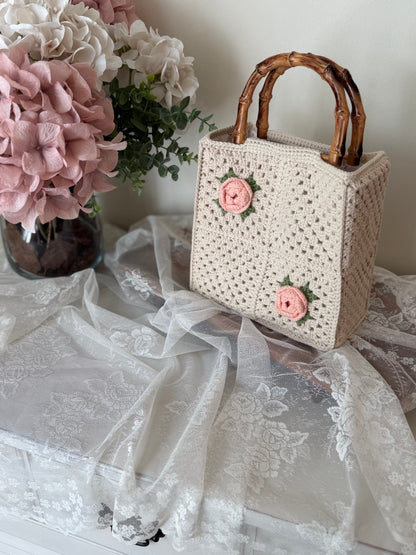 Handmade Crochet Rose Bag with Bamboo Handles – Vintage Floral Purse, Rose Garden Handmade Crochet Handbag, Ivory Bloom Crochet Bag with Bamboo Handles