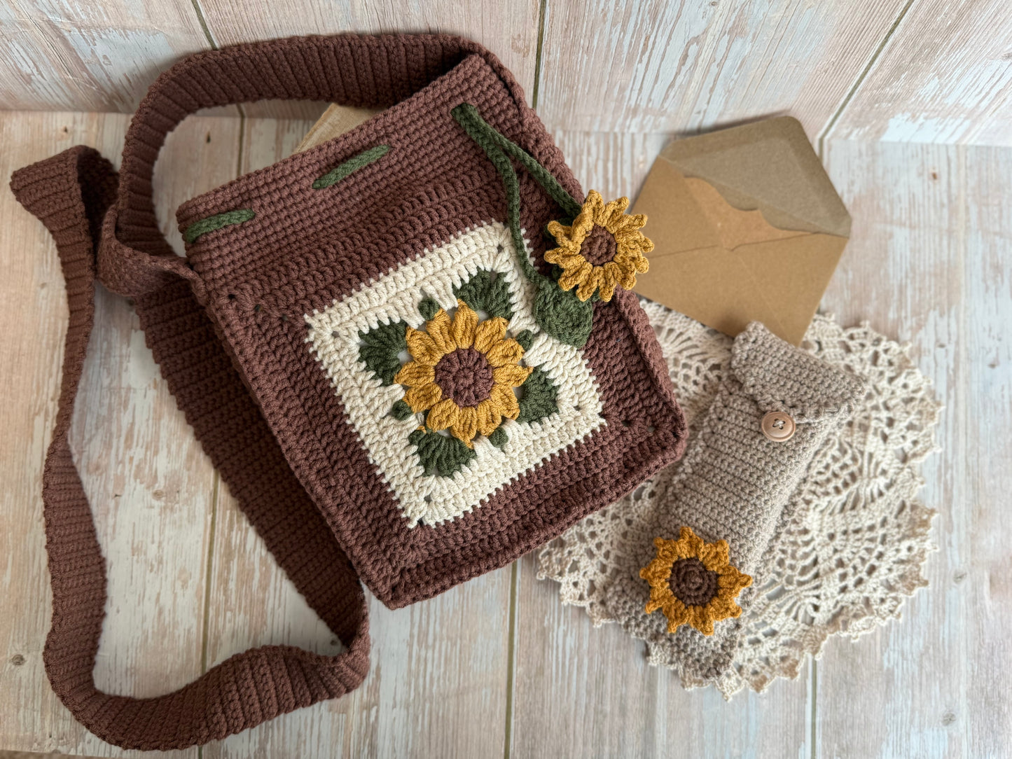 Sunflower Crochet Crossbody Bag & Eyeglass Case Set, Handmade Sunflower Bag with Matching Glasses Sleeve, Rustic Sunflower Crochet Bag & Eyeglass Holder Set, Boho Sunflower Crossbody Bag with Matching Case,Cozy Sunflower Crochet Gift Set