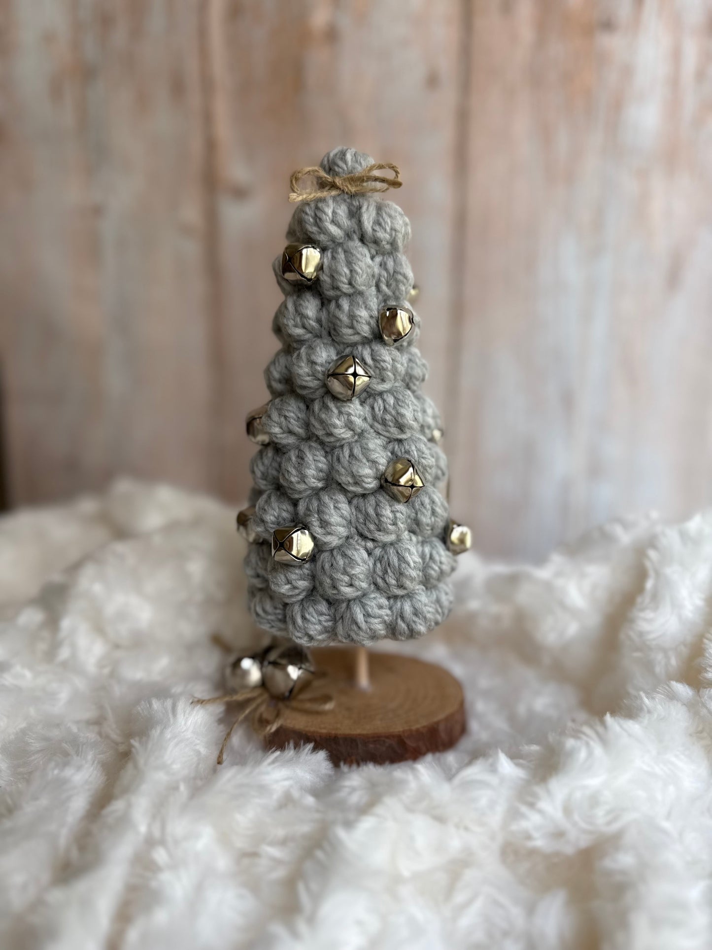 Crocheted Chunky Yarn Christmas Tree with Bells, Rustic Knit Holiday Tree on Wooden Base, Handmade Cozy Gray Christmas Tree Decoration, Chunky Crochet Tree with Jingle Bells – Farmhouse Holiday Decor, Scandinavian Style Wool Christmas Tree Ornament