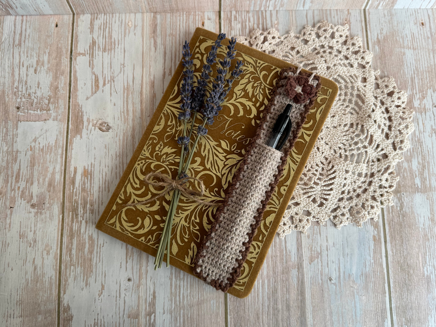 Mother’s Day Notebook, Pen & Crochet Pen Holder Gift, Handmade Writing Gift Set for Her, Thoughtful Gift Set for Teachers – Notebook, Crochet Pen Sleeve & Pen, Tea Time Writing Set – Cozy Notebook Gift, Relax & Write Gift Set with Handmade Touch