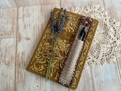 Mother’s Day Notebook, Pen & Crochet Pen Holder Gift, Handmade Writing Gift Set for Her, Thoughtful Gift Set for Teachers – Notebook, Crochet Pen Sleeve & Pen, Tea Time Writing Set – Cozy Notebook Gift, Relax & Write Gift Set with Handmade Touch