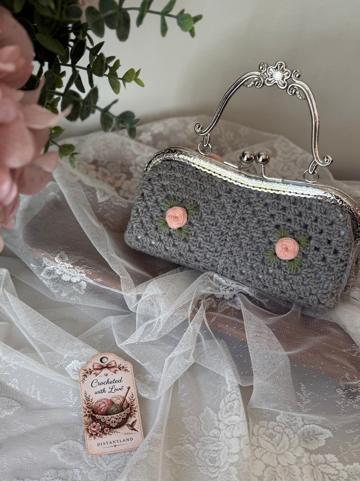 Vintage Crochet Rose Kiss-Lock Clutch Bag – Gray Floral Handmade Purse with Silver Frame