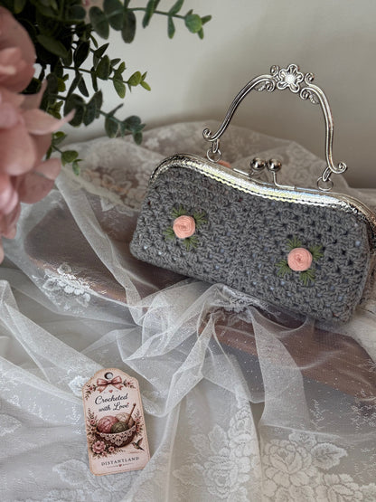 Vintage Crochet Rose Kiss-Lock Clutch Bag – Gray Floral Handmade Purse with Silver Frame