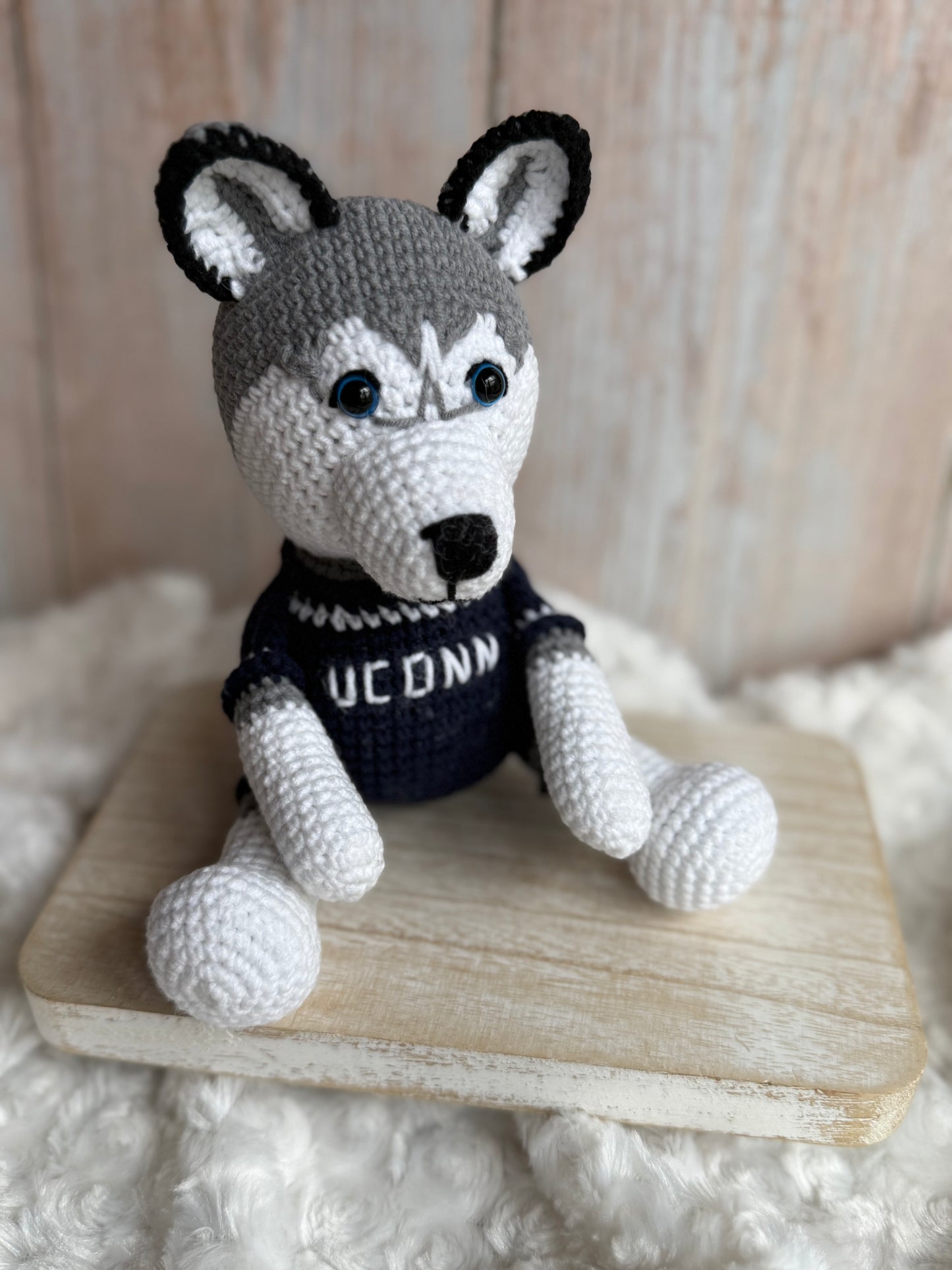 Handmade Amigurumi UConn Husky Mascot Plush, Crochet UConn Husky Mascot – Handmade Amigurumi, Custom Crochet Husky Mascot Doll (UConn Inspired), Amigurumi Husky Plush in UConn Colors – Handmade